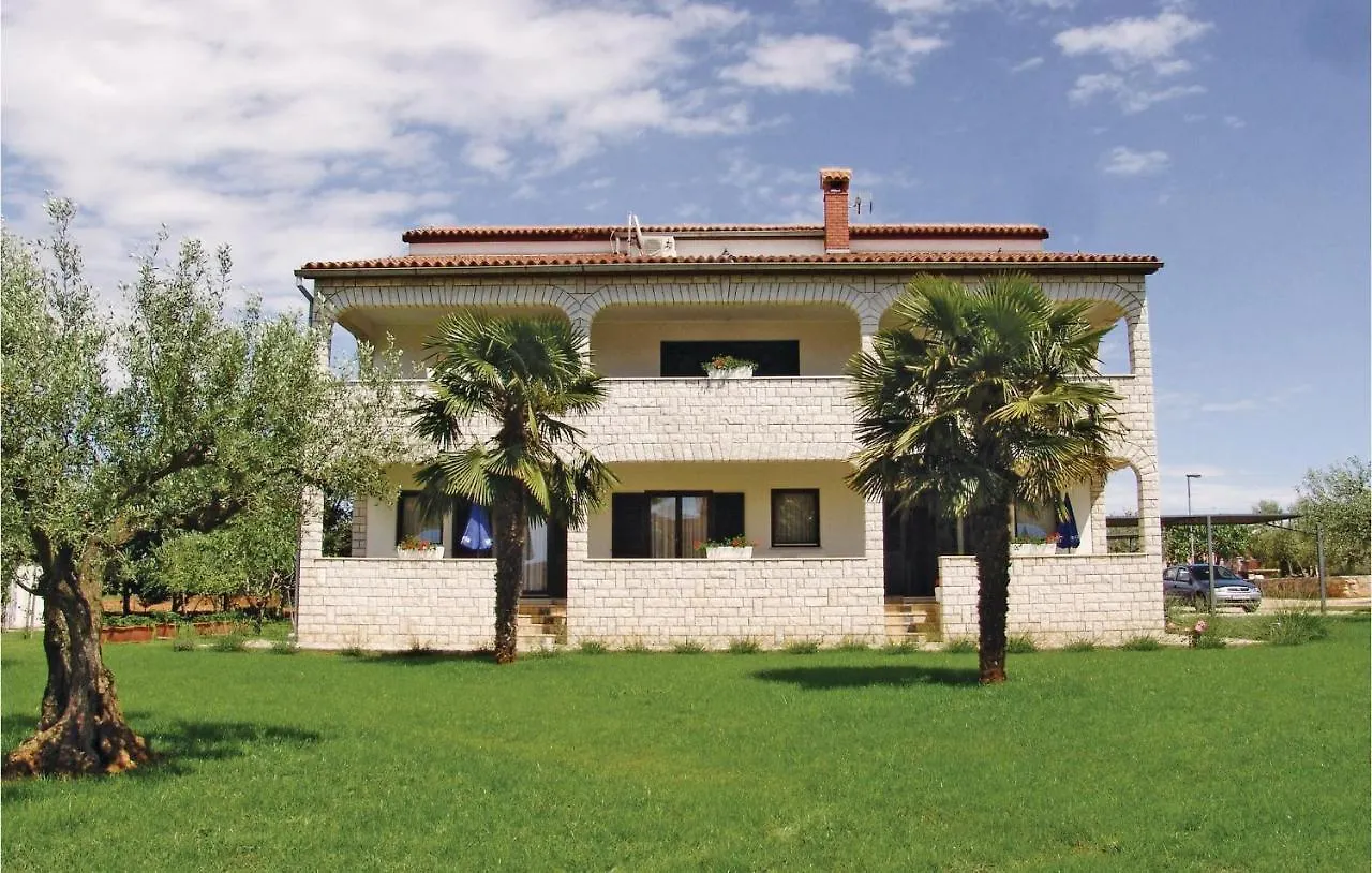 Pet Friendly Apartment In Porec With Wifi 0*,