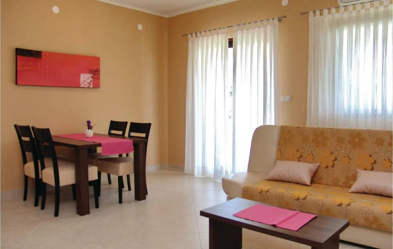 Pet Friendly Apartment In Porec With Wifi 0*,